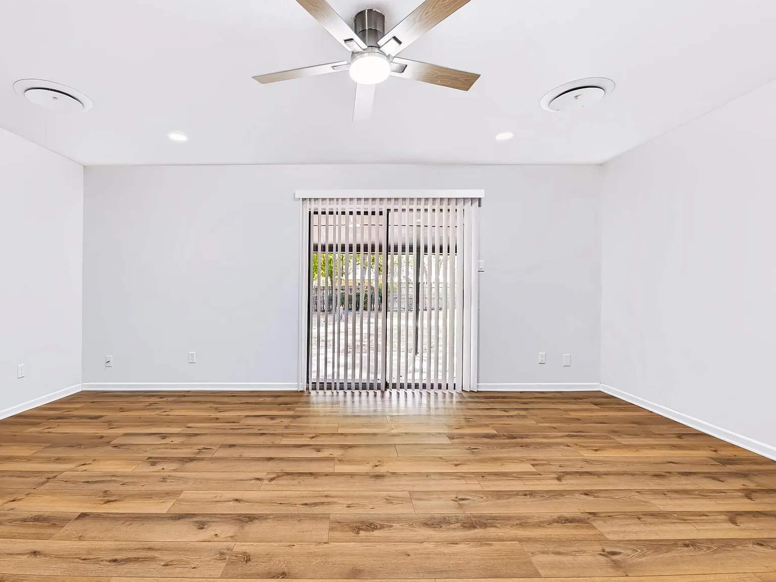 3 bed, 1.5 bath, 1023 sqft, $1,280 — Photo 4
