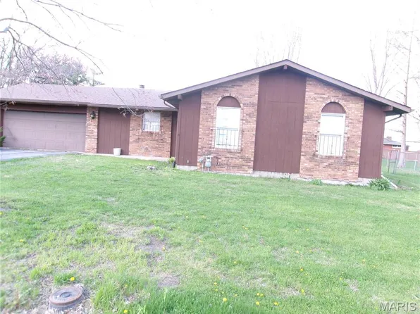 20 Triland Ct, Highland, IL 62249
