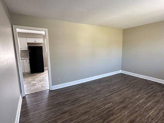 5th image of 335 Woodale Dr
