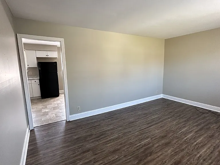 335 Woodale Dr — Photo 5