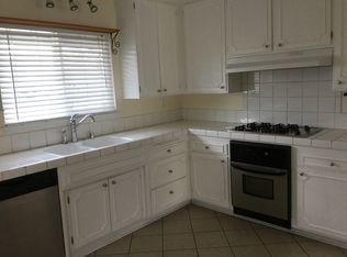 28000 Wellston Dr, Santa Clarita, CA 91350