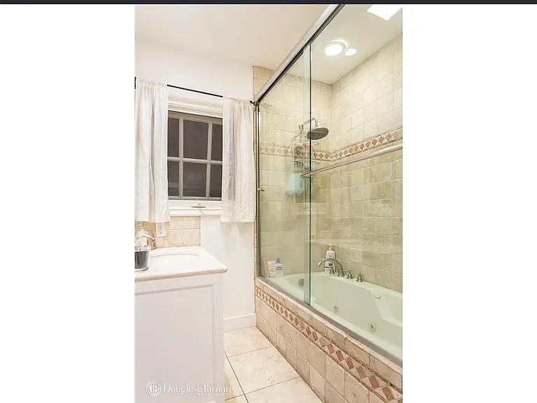 711 Schumacher Dr — Photo 9