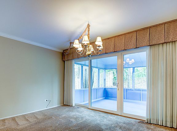 5th image of 16 Brook Ln #0