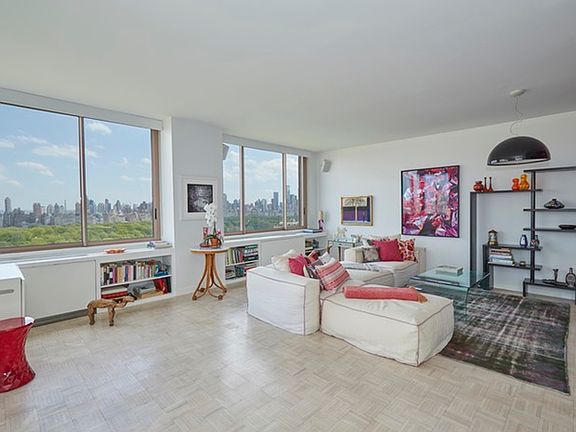 4th image of 101 W 79th St