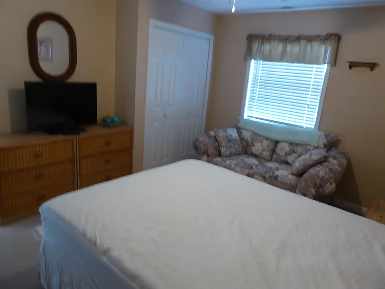 541 White River Dr #16G — Photo 17