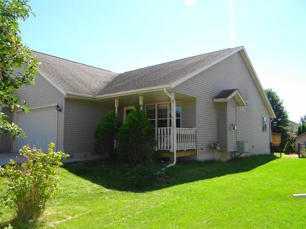 138 Maple Cir, Belleville, WI 53508