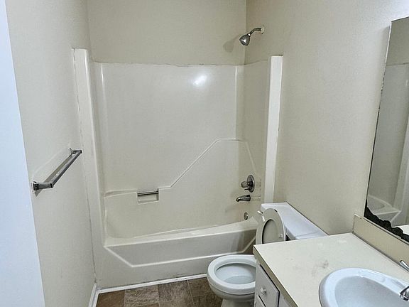 5th image of 103 Chesterfield Ct #A