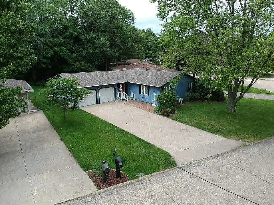 111 Herman St photo 1