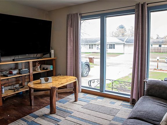 4th image of 126 Viking Place