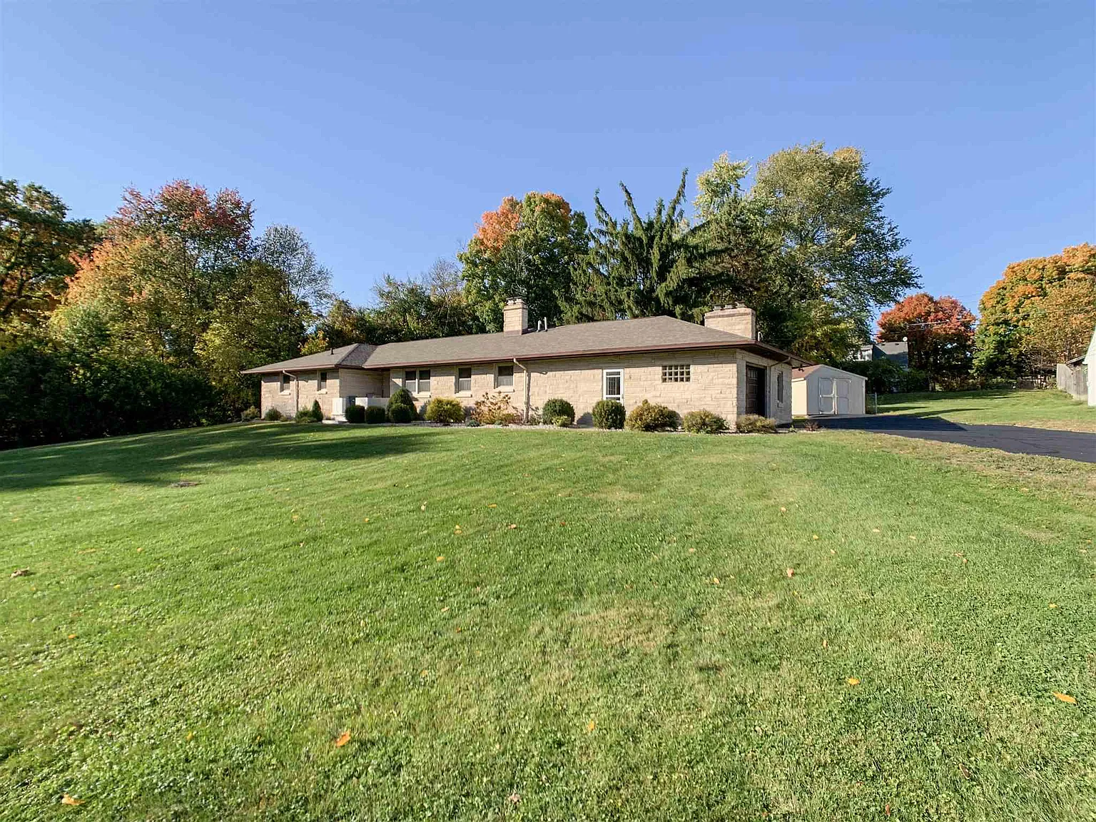 300 Edgewater Ln photo 1