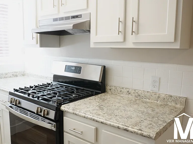 Oakwood at Deer Park Apartments — Photo 8