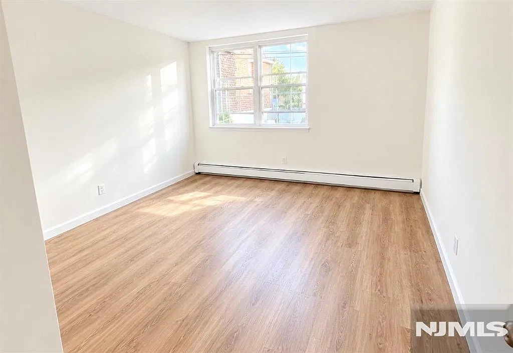2 bed, $2,400 — Photo 4