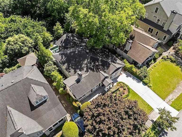 663 Yorkshire Rd NE — Photo 5