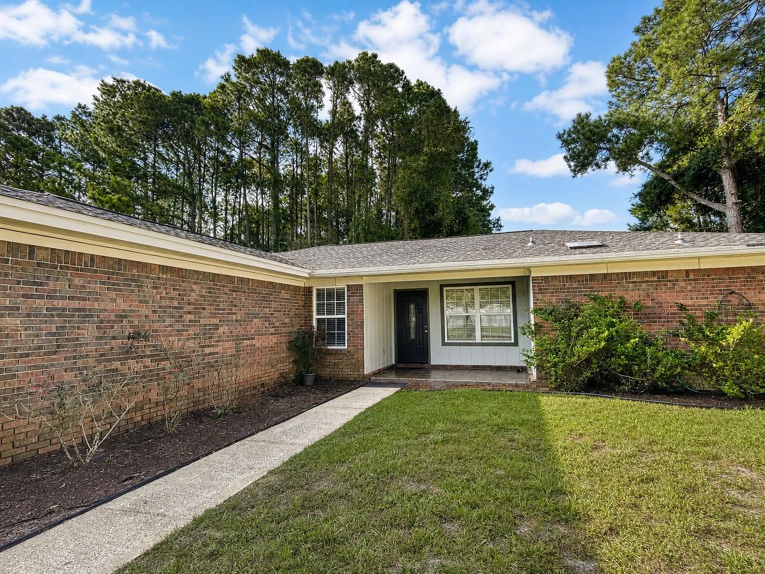 3 bed, 2.0 bath, 1325 sqft, $2,250 — Photo 3