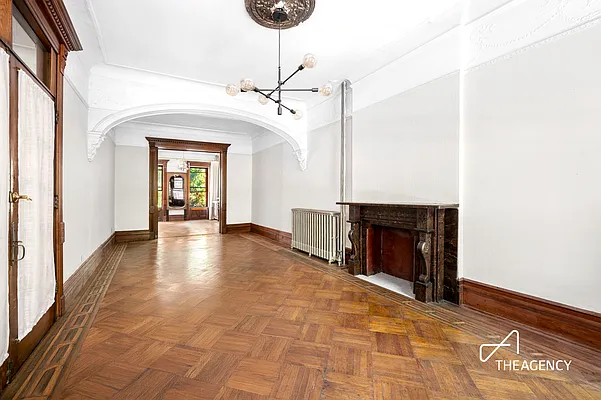 Rented by The Agency | media 6