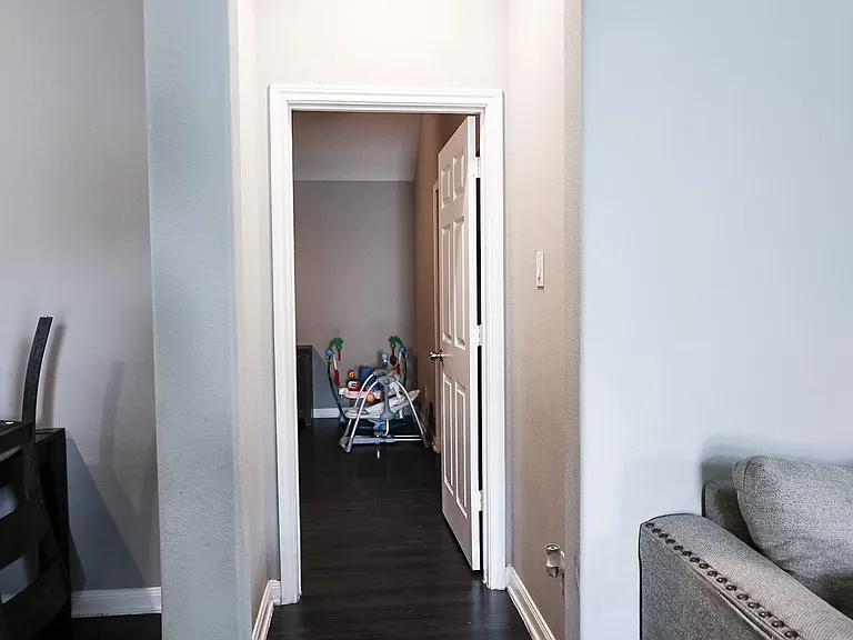 2514 Lee St — Photo 9