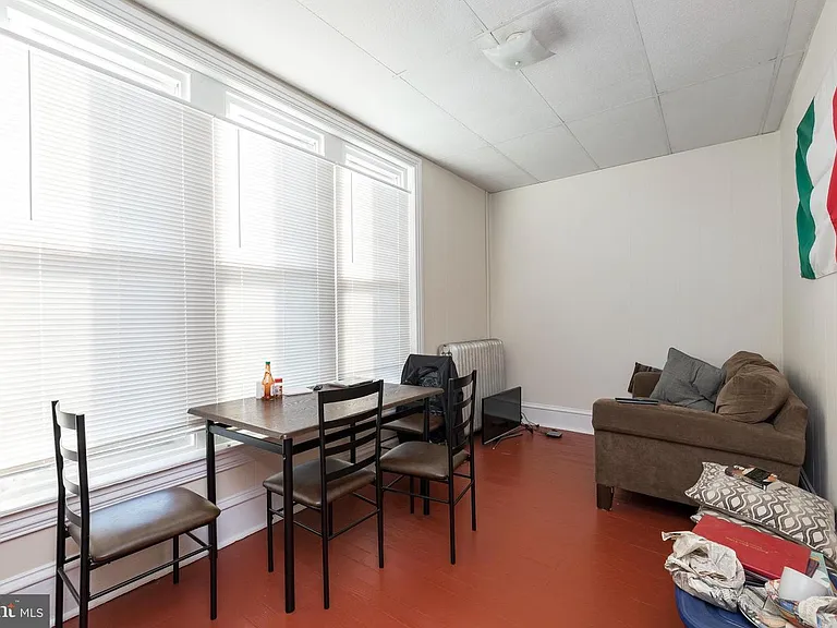901 Queen St #2 — Photo 7