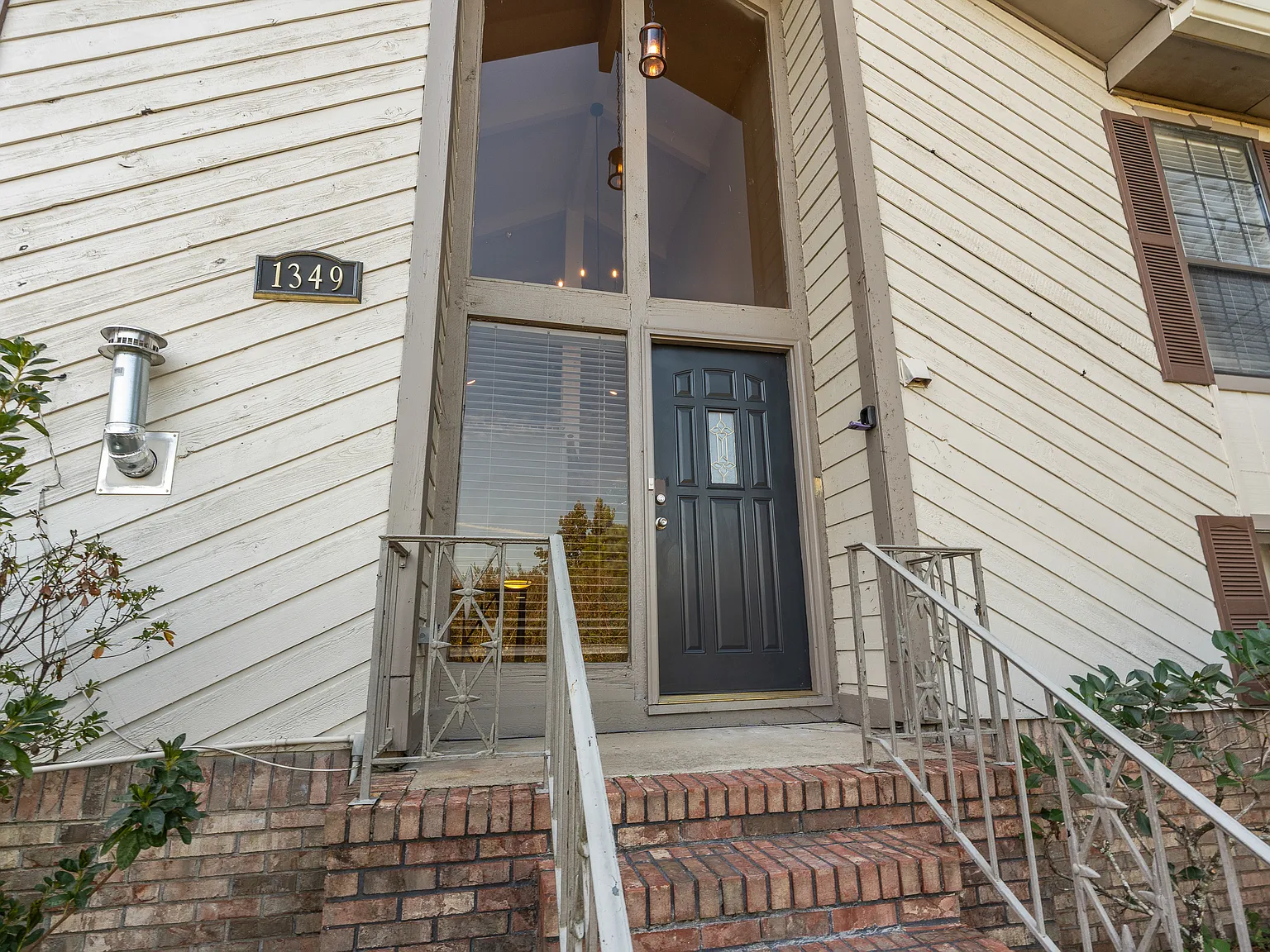 5 bed, 2550 sqft, $2,499 — Photo 3