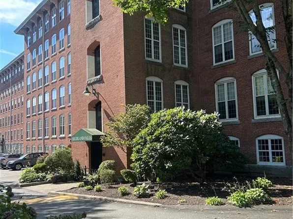 2 School St #403, Lincoln, RI 02865