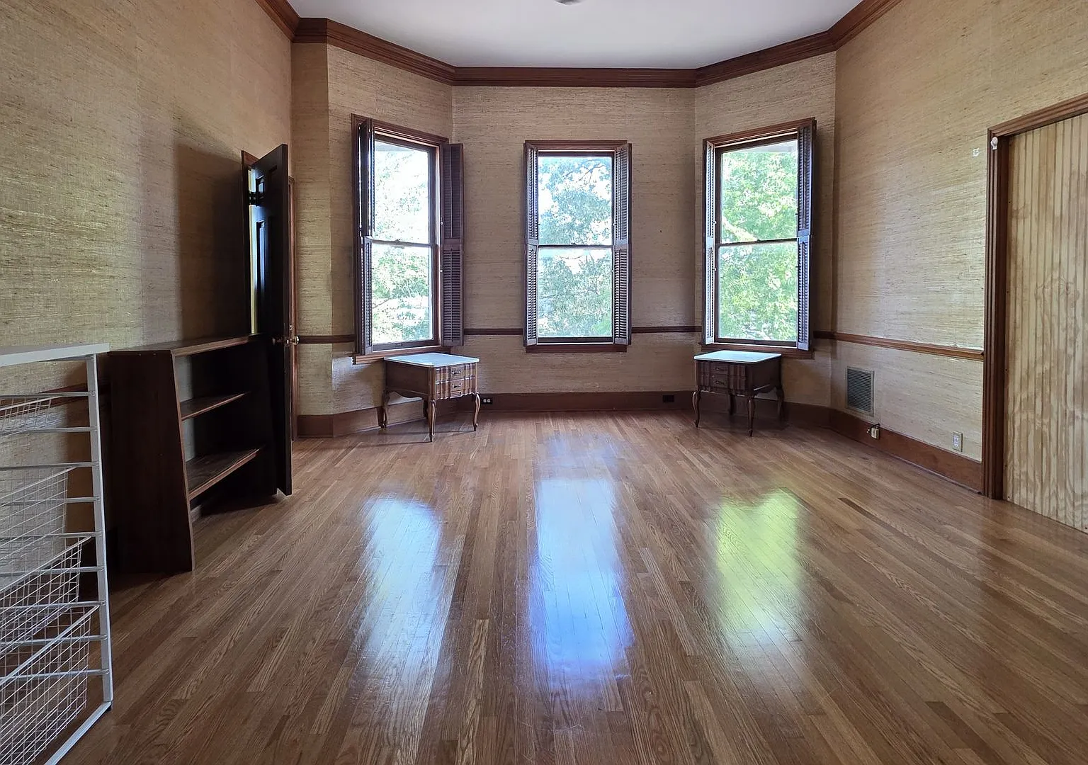 Charming Private Room in Historic Home; All Bills Paid — Photo 2