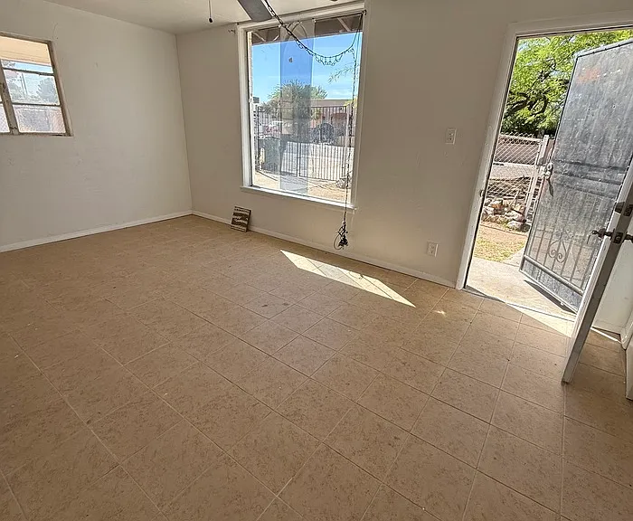 842 W Calle Ramona — Photo 7
