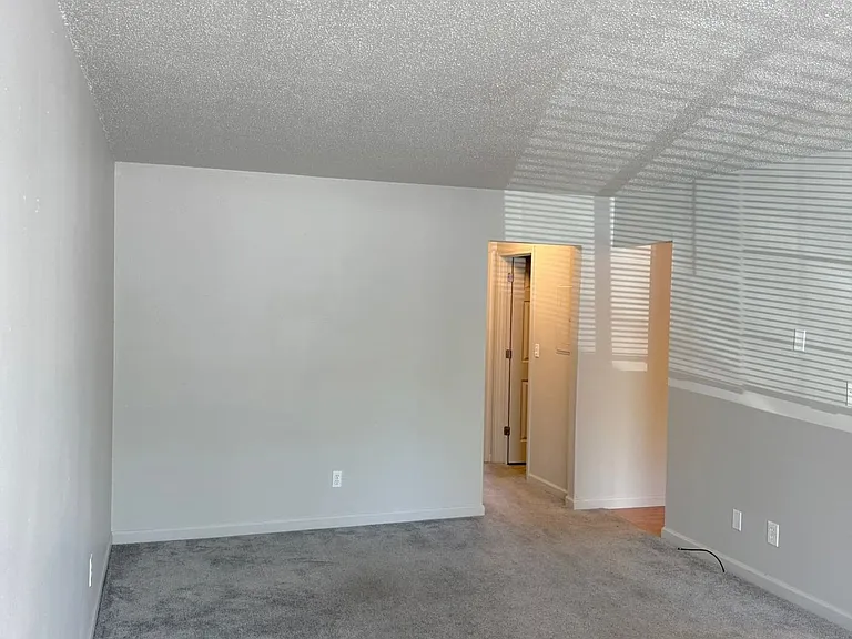 Willow Lake Apartments — Photo 3