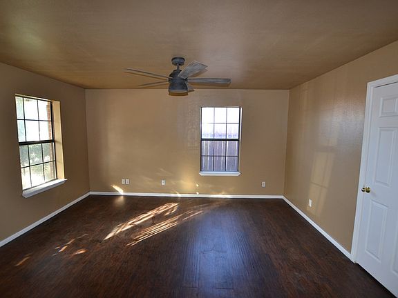 3rd image of 1106 E Valverde St