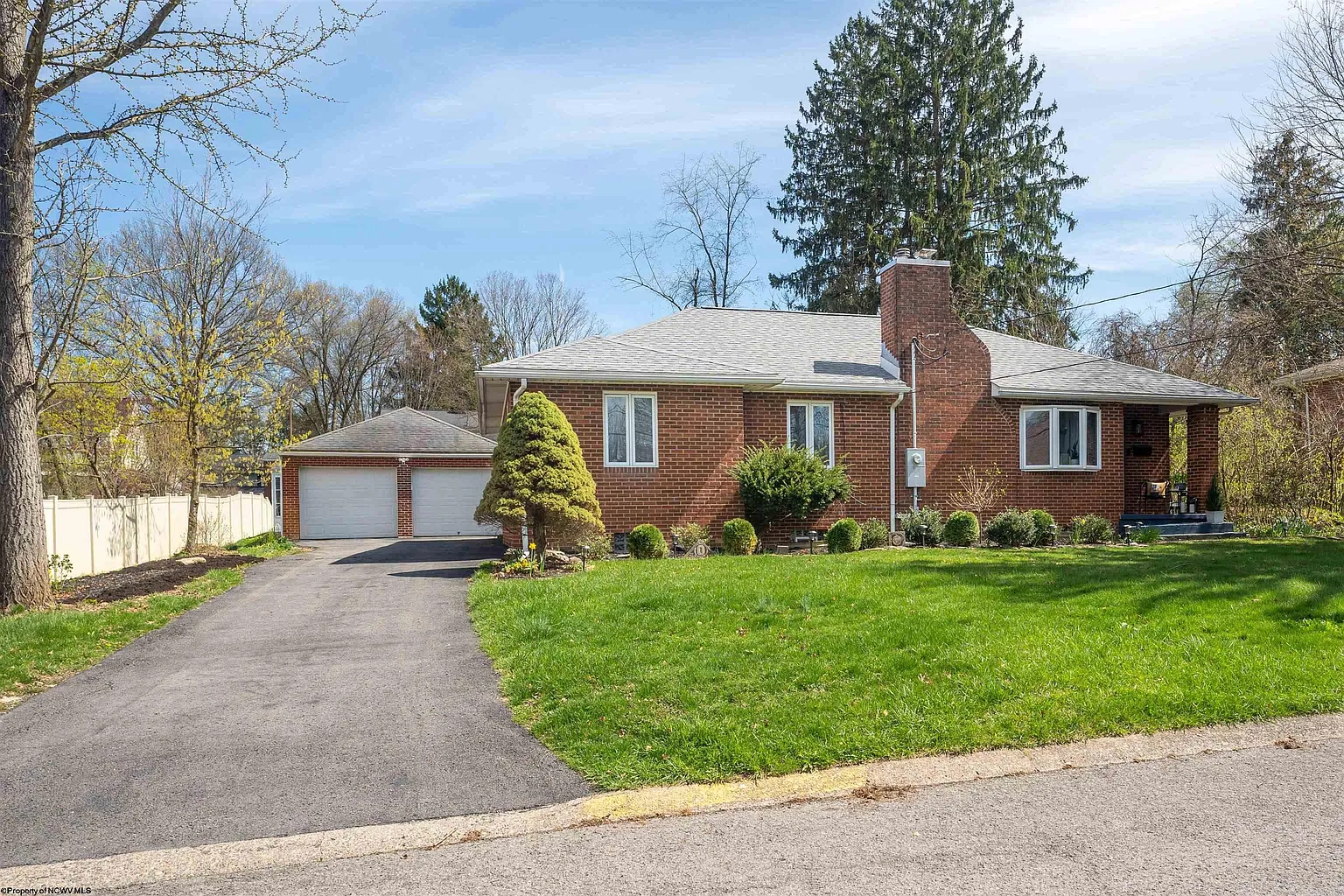 332 Kenmore St photo 1
