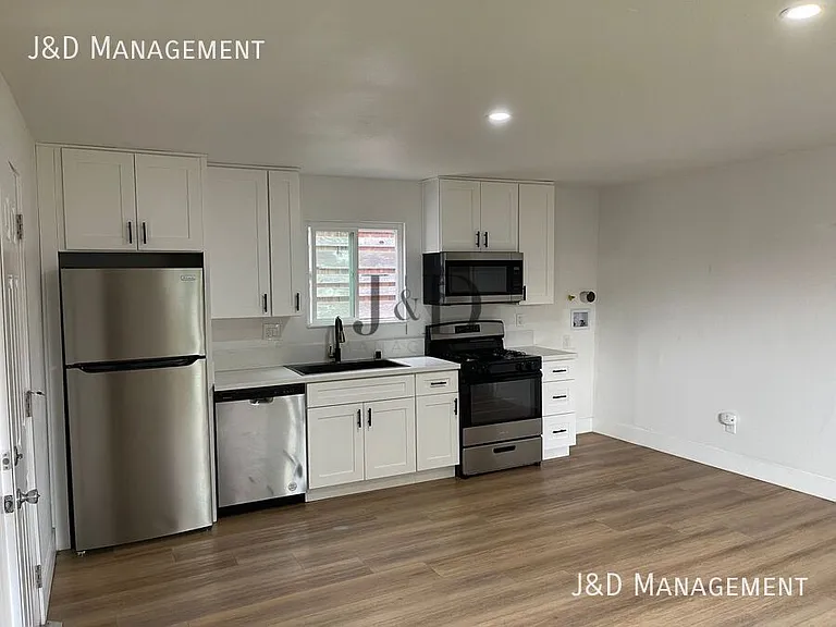 4253 College Ave — Photo 2