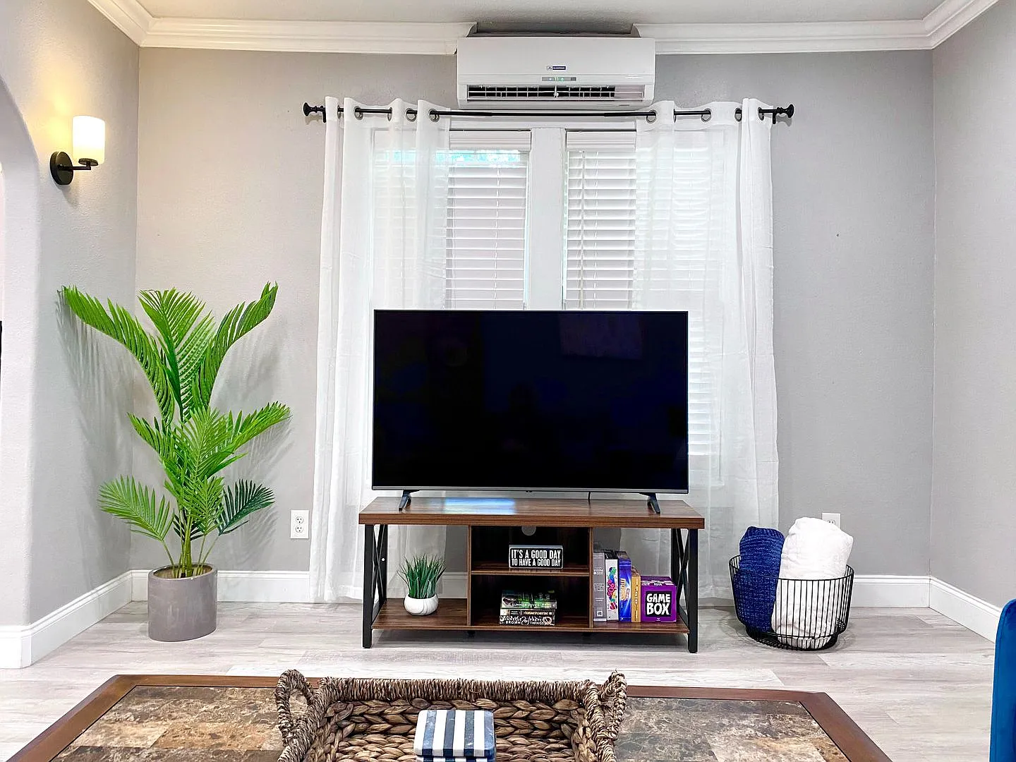 Beautifully Remodeled 1 Bedroom/1 Bathroom Home in Colonial Town North-All Utilities Included — Photo 4