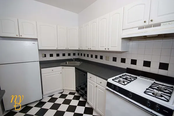 Rented by New York Dwellings LLC | media 12