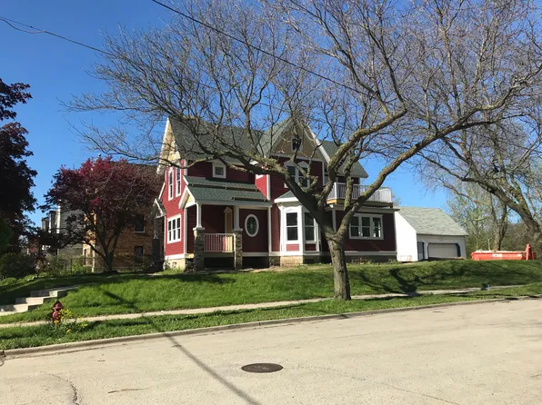 2204 N Booth St, Milwaukee, WI 53212