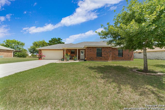 1st image of 2704 Woodland Dr