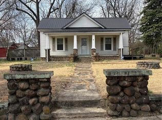 1104 Barnes St, Eden, NC 27320