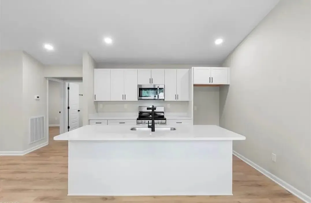 3 bed, 1120 sqft, $1,800 — Photo 4