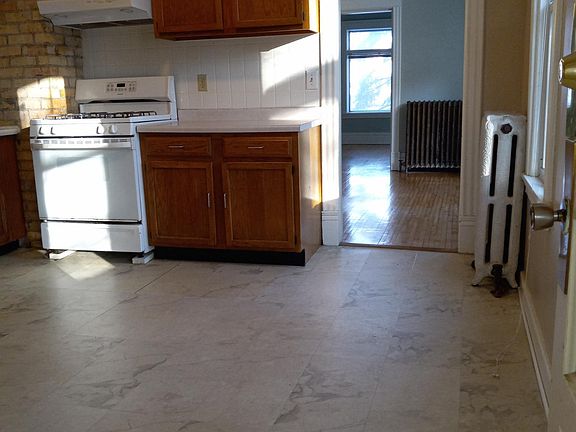 4th image of 2218 25th Ave S