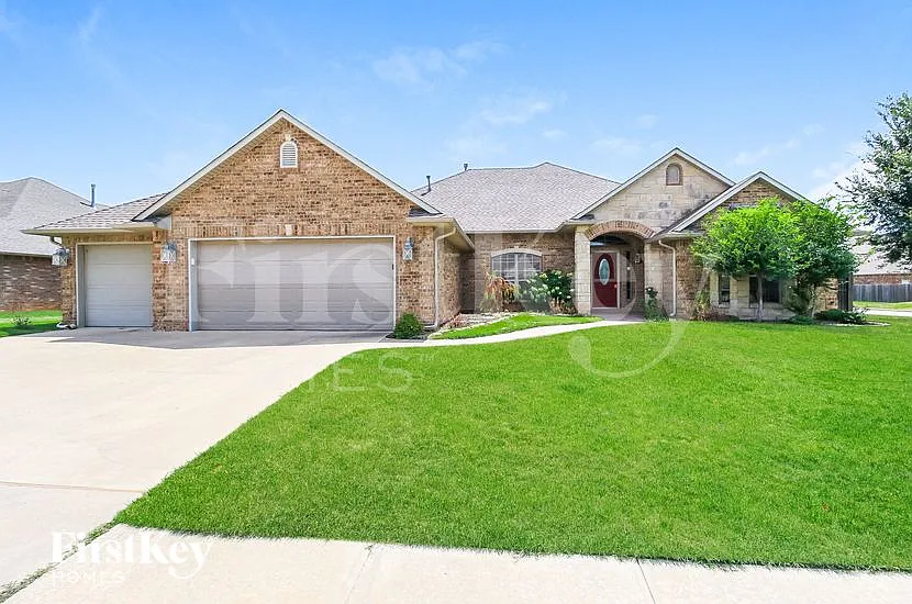 4 bed, 2.5 bath, 2524 sqft, $2,610 — Photo 1