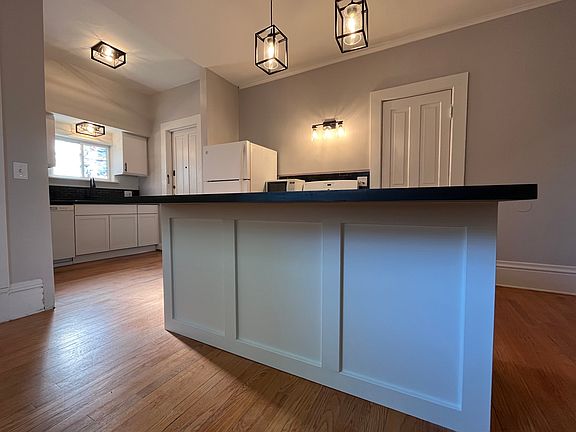 4th image of 519 Coit Ave NE APT 1