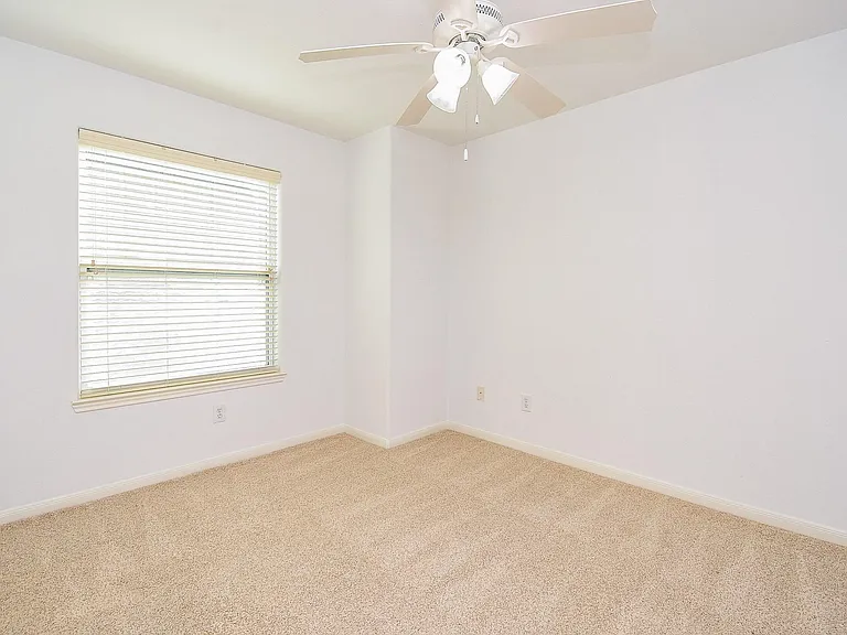 2202 Naomi St #3 — Photo 36