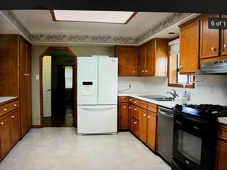 refrigerator/freezer included