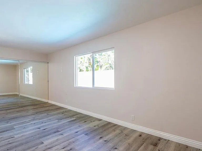 801 E Hood Ave — Photo 6