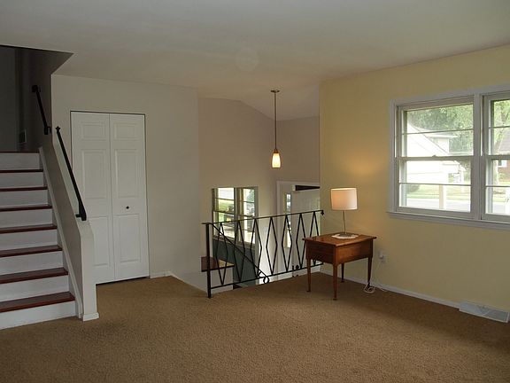 5th image of 936 Alexandria Dr