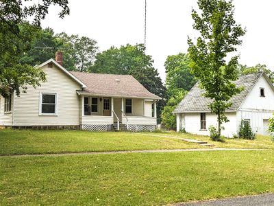 226 S 3rd St, Edmore, MI, 48829