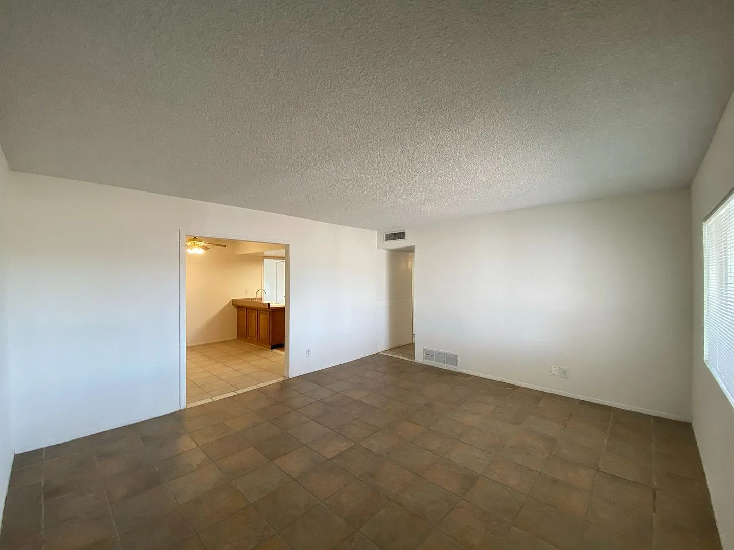 3 Bedroom 2 Bathroom Home — Photo 3