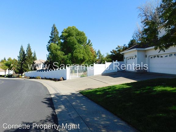 3rd image of 1000 La Jolla Ct