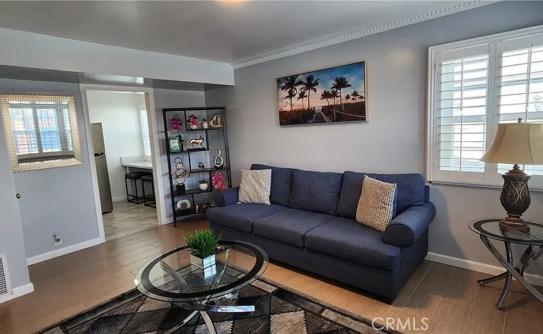 8701 S Van Ness Ave #A — Photo 3