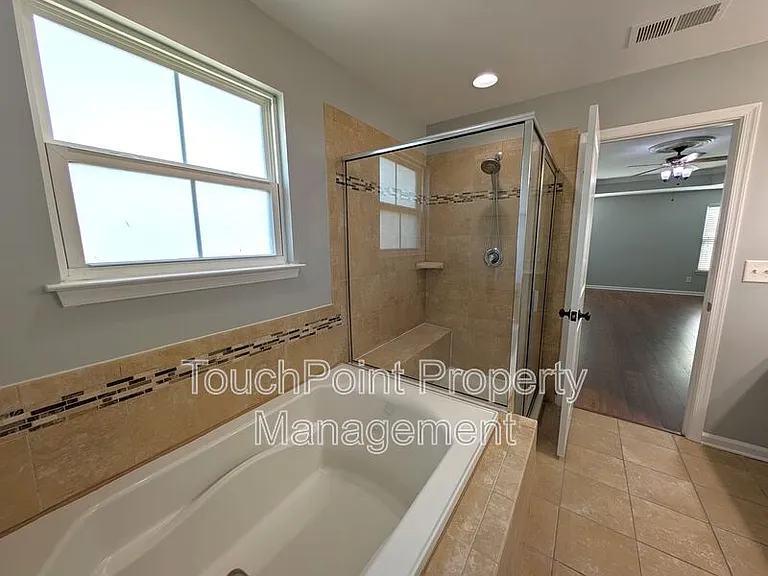 209 Weavers Glenn Pl — Photo 24