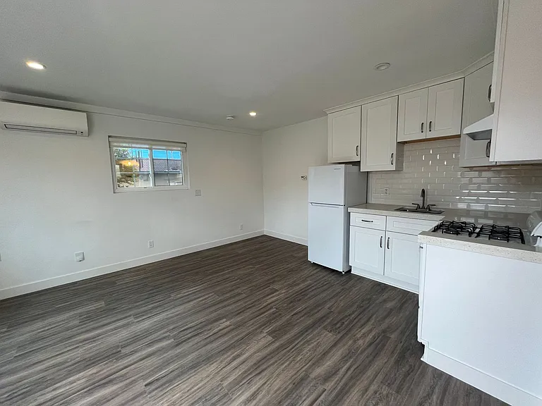 1236 Mackinnon Ave — Photo 5