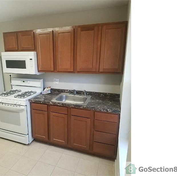 2nd image of 818 N Glover St