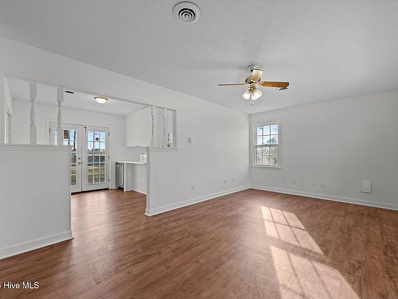 4th image of 1425 Birdneck Cir
